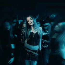 Одиноко в клубе Avy