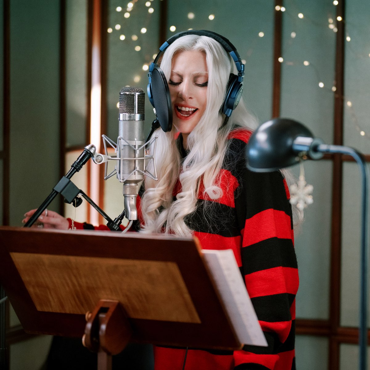 ‎Santa Claus Is Coming To Town - Single - レディー・ガガのアルバム - Apple Music - Hetalia Santa Claus Is Comin To Town