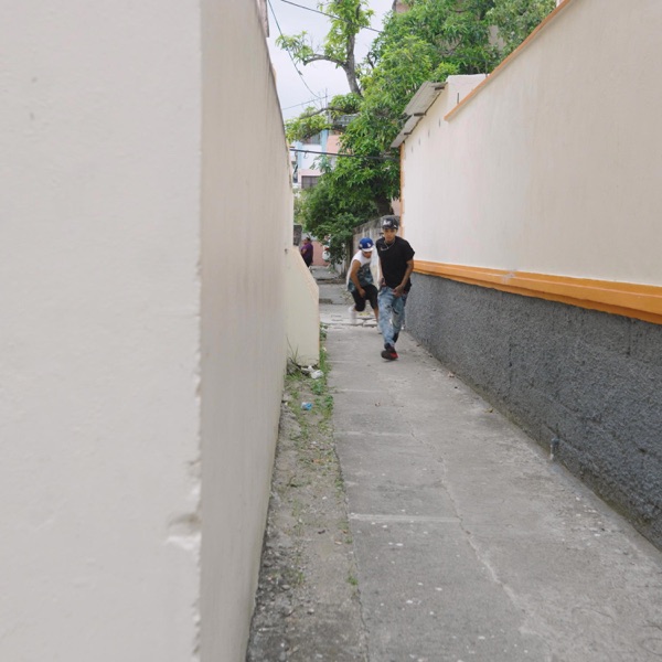 en el callejón