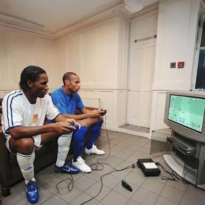 Drogba et Henry en 2004 - Single