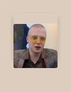 Hör dir DrillMaster an, schau dir Musikvideos an, lies die Biografie, finde Tourdaten und mehr!