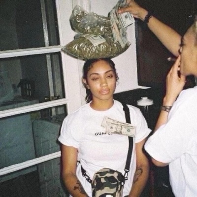 shi goin on - Single