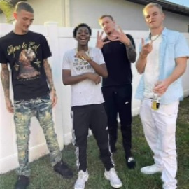 Run It Up (feat. Rayy Dubb) G WHITE