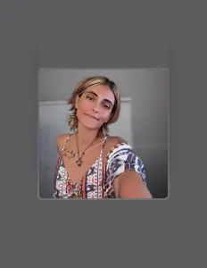 BBbutterfly सुनें, म्यूज़िक वीडियो देखें, बायो पढ़ें, दौरे की तारीखें और बहुत कुछ देखें!