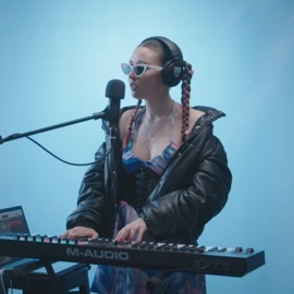 LES BAD BITCH PLEURENT (LIVE SESSION) LUM
