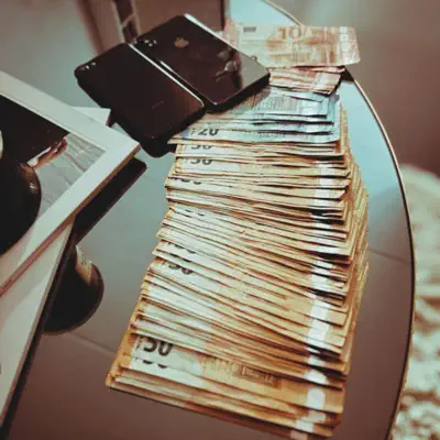 Posłuchaj utworu Prada - Single wykonywanego przez Osman.