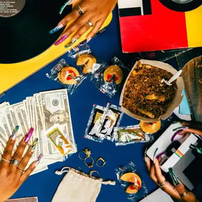 Écouter Commas - Single par Courtnie, Mad Keys & Phoelix