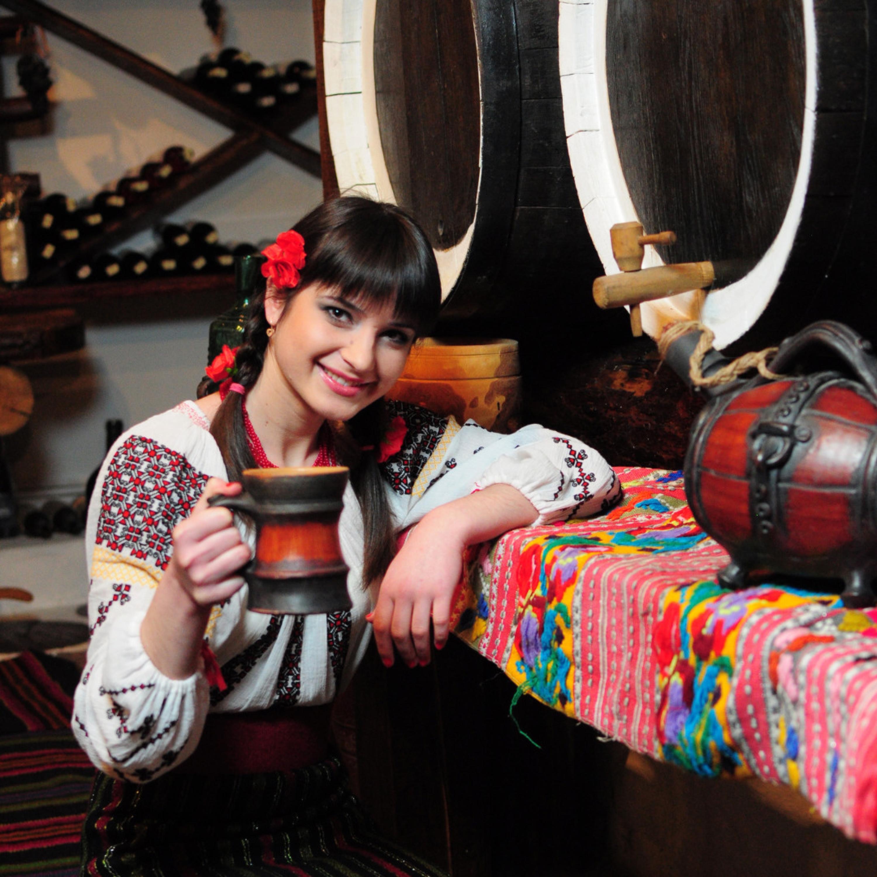 Stă moșneagul la butoi - Single