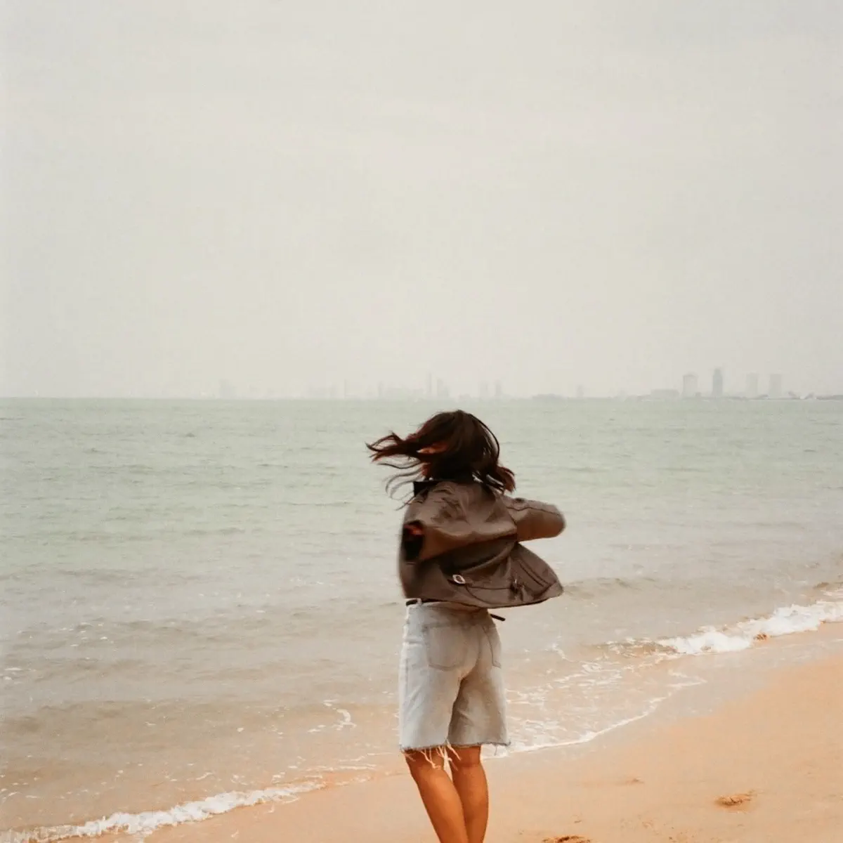 Valentina Ploy - Cheers To Life - Single (2025) [iTunes Plus AAC M4A]-新房子