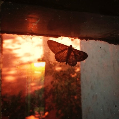 O MUNDO LÁ FORA - EP