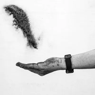 Hör dir „Ashes“ von Mirabel Experience an