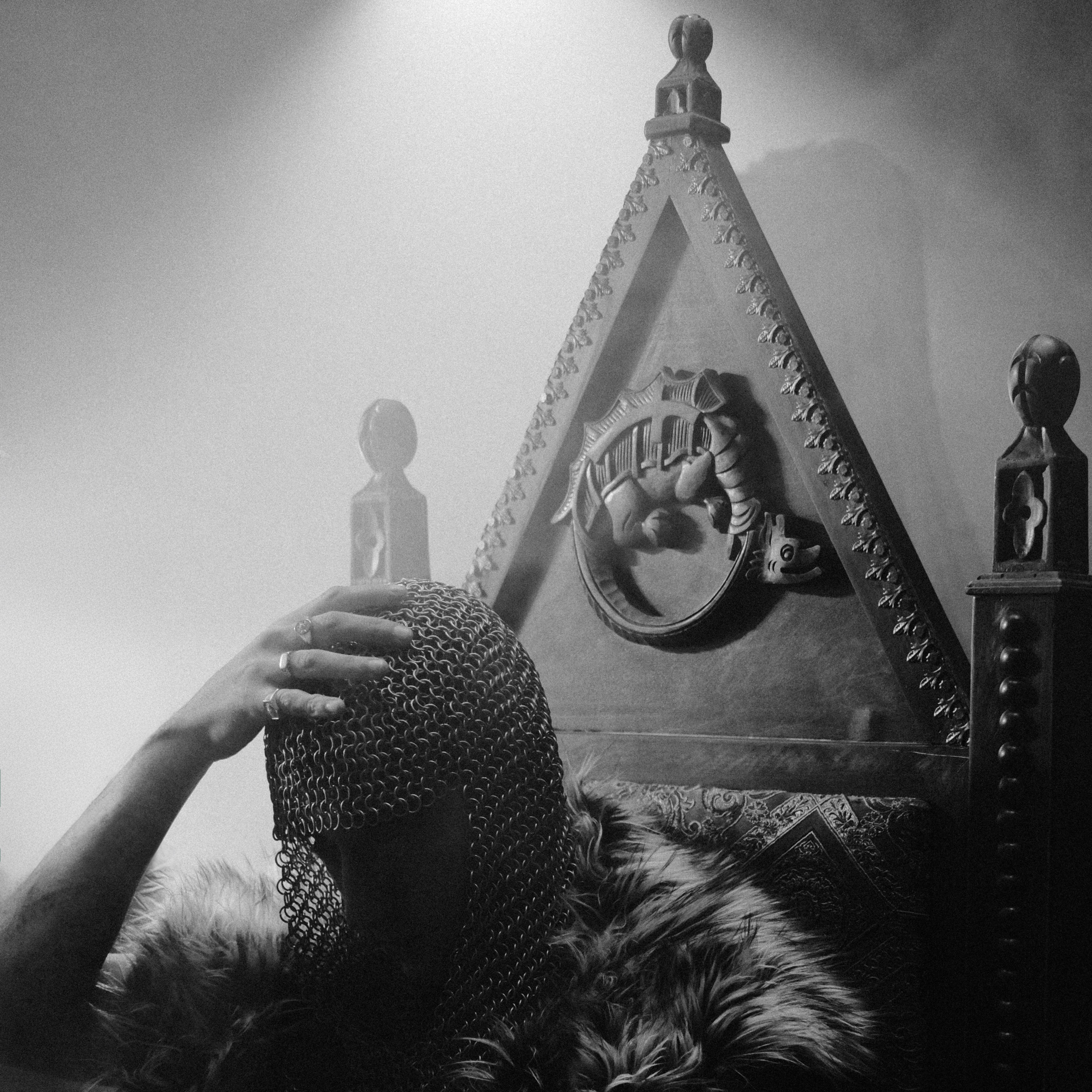 HADISE, MOTIVE - KUCHUK BIR YOL (RED BULL TRACK TAKEOVER)