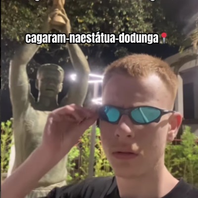 MEGA CAGARAM NA ESTÁTUA DO DUNGA - Single