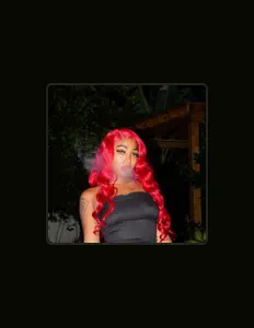 Posłuchaj wykonawcy Uvita Wa, obejrzyj teledyski, przeczytaj biografię, zobacz daty tras koncertowych i nie tylko!