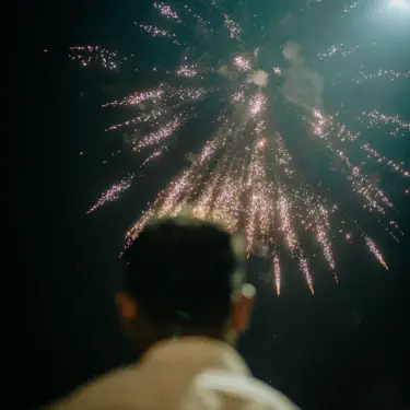 烟花易冷 FIREWORKS FREEZE