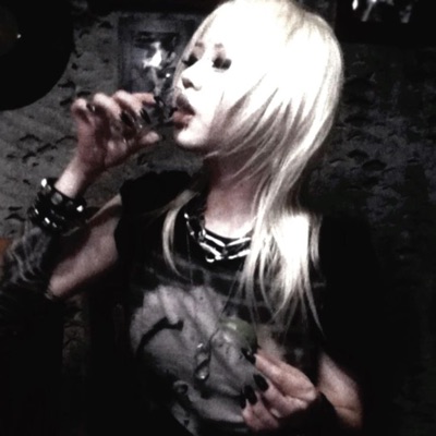 baby u can't hurt me <\3 - Single