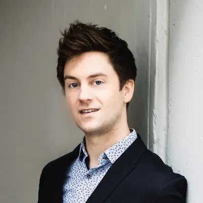 Hör dir Philipp Mathmann an, schau dir Musikvideos an, lies die Biografie, finde Tourdaten und mehr!