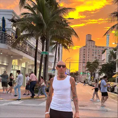 Listen to Ocean Drive - Single by Andrea Chiarini