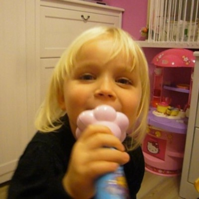 MAŁA EMILKA - Single