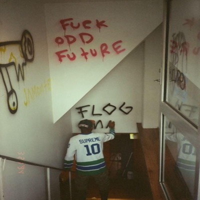 MĂ REGĂSESC - Single