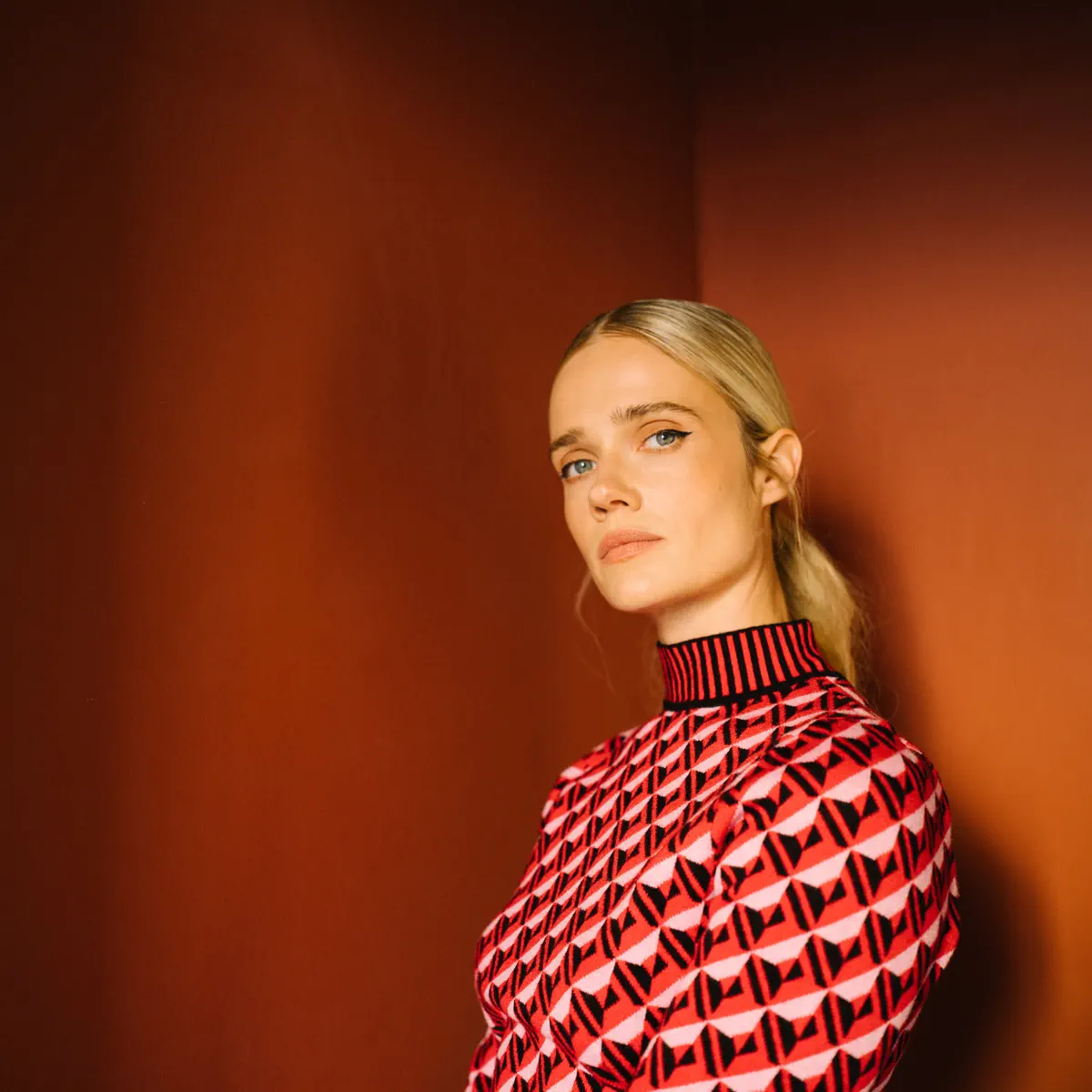 Florrie - Kissing In the Cold - EP (2025) [iTunes Plus AAC M4A]-新房子