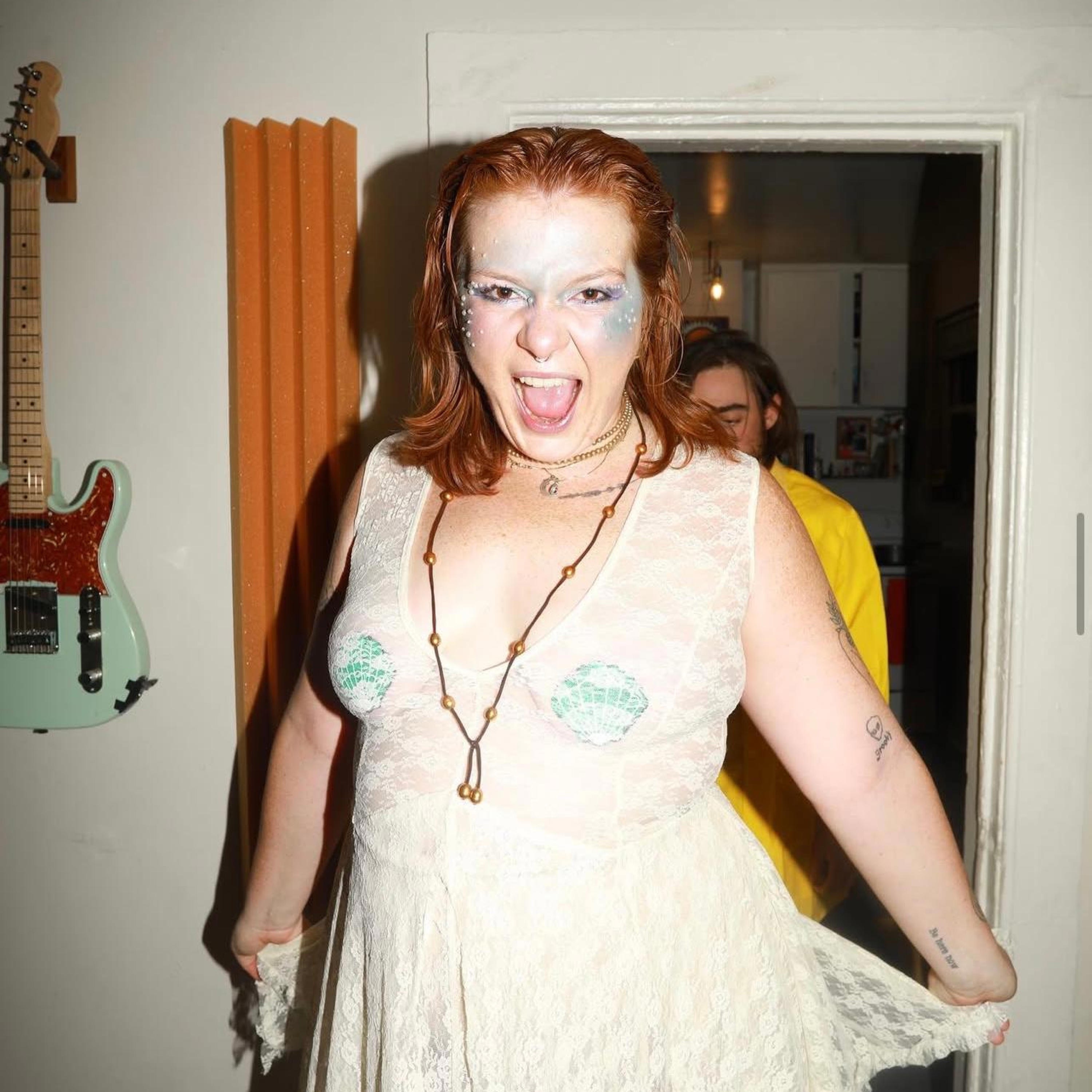 Lesbian Thespian - Single