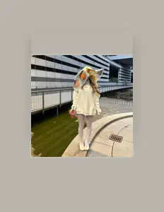 Dengarkan Clarry Berry, tonton video musik, baca bio, lihat tanggal tur & lainnya!