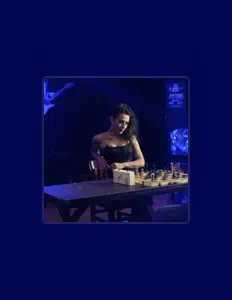 Hör dir Q-Check an, schau dir Musikvideos an, lies die Biografie, finde Tourdaten und mehr!