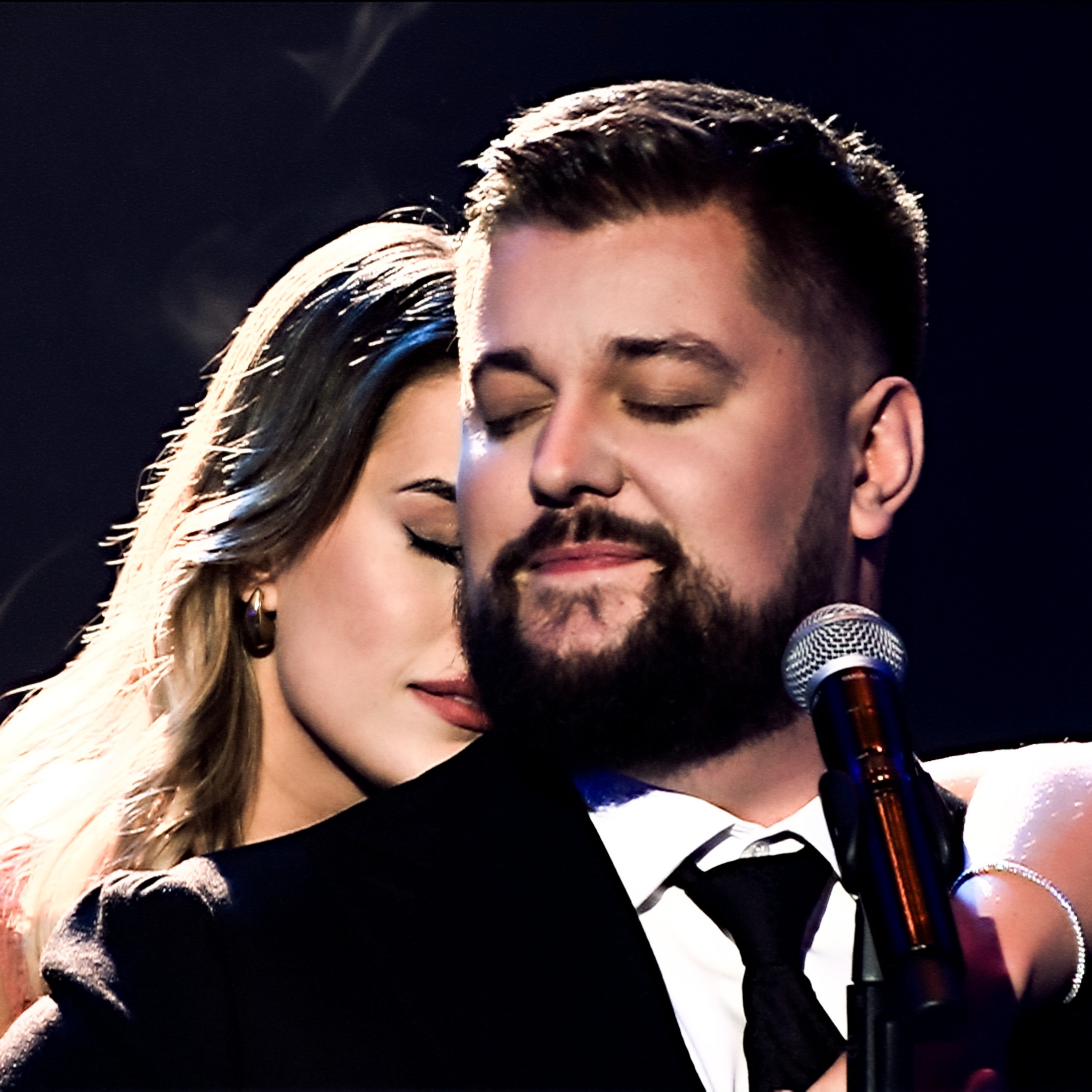 Grįžtu - Single