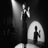 Une Femme Debout