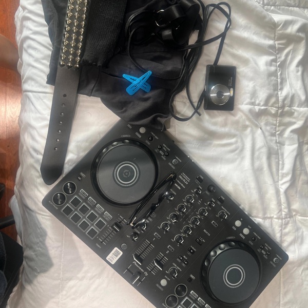 TURN IT UP (feat. Dani Kiyoko)