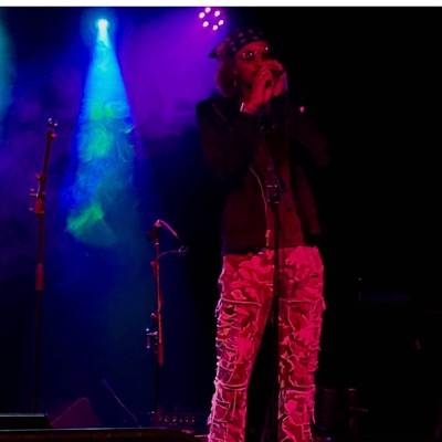 With her eyes closed - Single