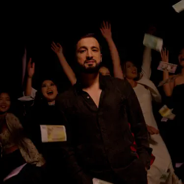 Қынаптағы аяқ киім (суреттерді қараңыз)