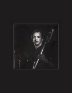 Stephen Hollingworth सुनें, म्यूज़िक वीडियो देखें, बायो पढ़ें, दौरे की तारीखें और बहुत कुछ देखें!