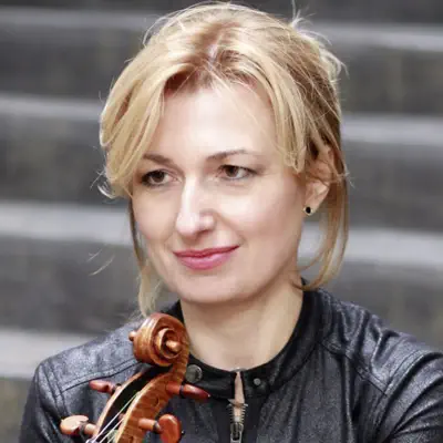 收听 Rachel Roberts、观看音乐视频、阅读小传、查看巡演日期等 ！