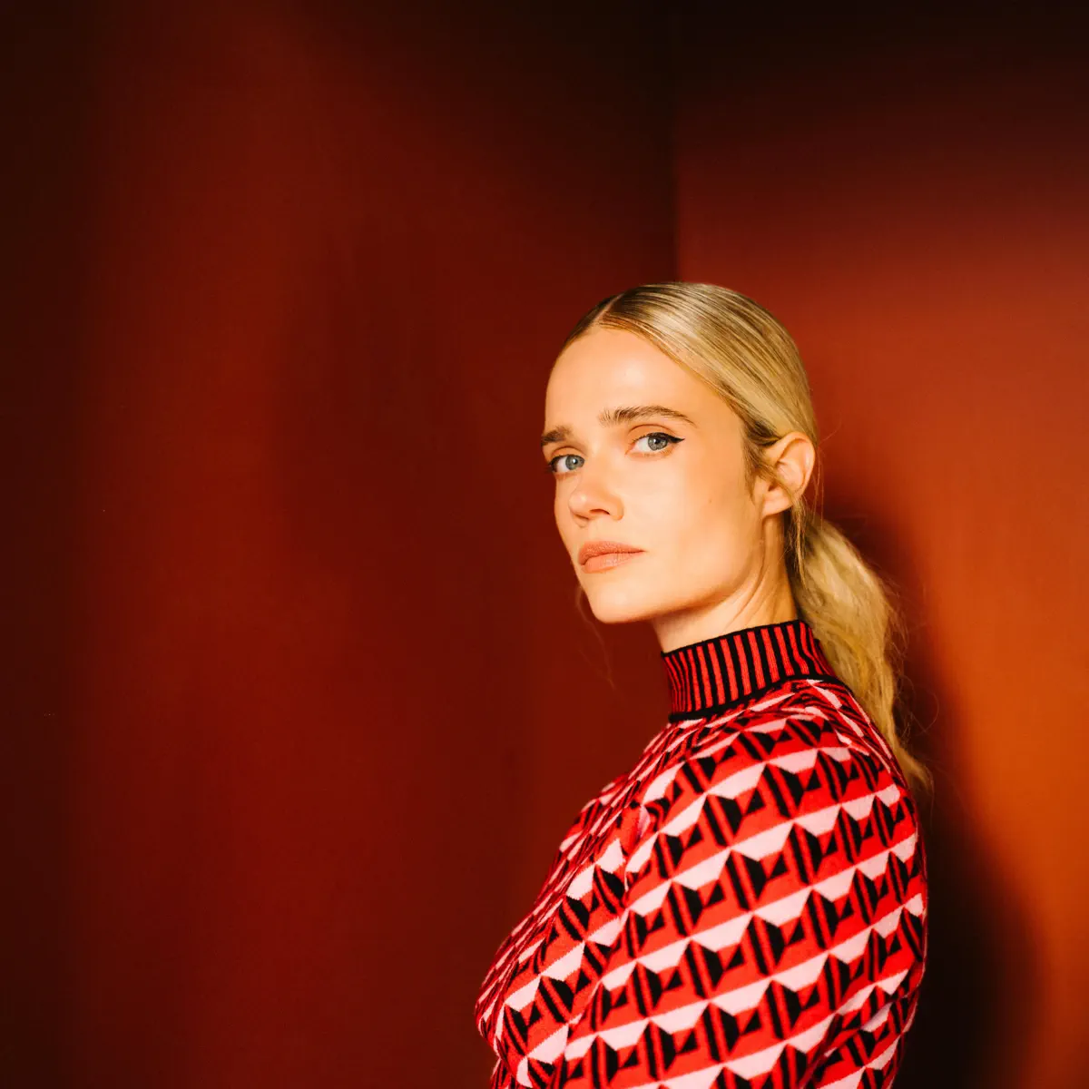 Florrie - Kissing In the Cold - Single (2024) [iTunes Plus AAC M4A]-新房子
