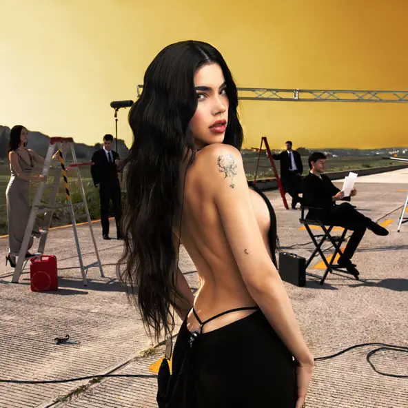 Kenia Os – K de Karma (Amarillo) [2026]