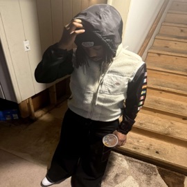 Lit up in this bih (feat. Phlex) Chez Burgers