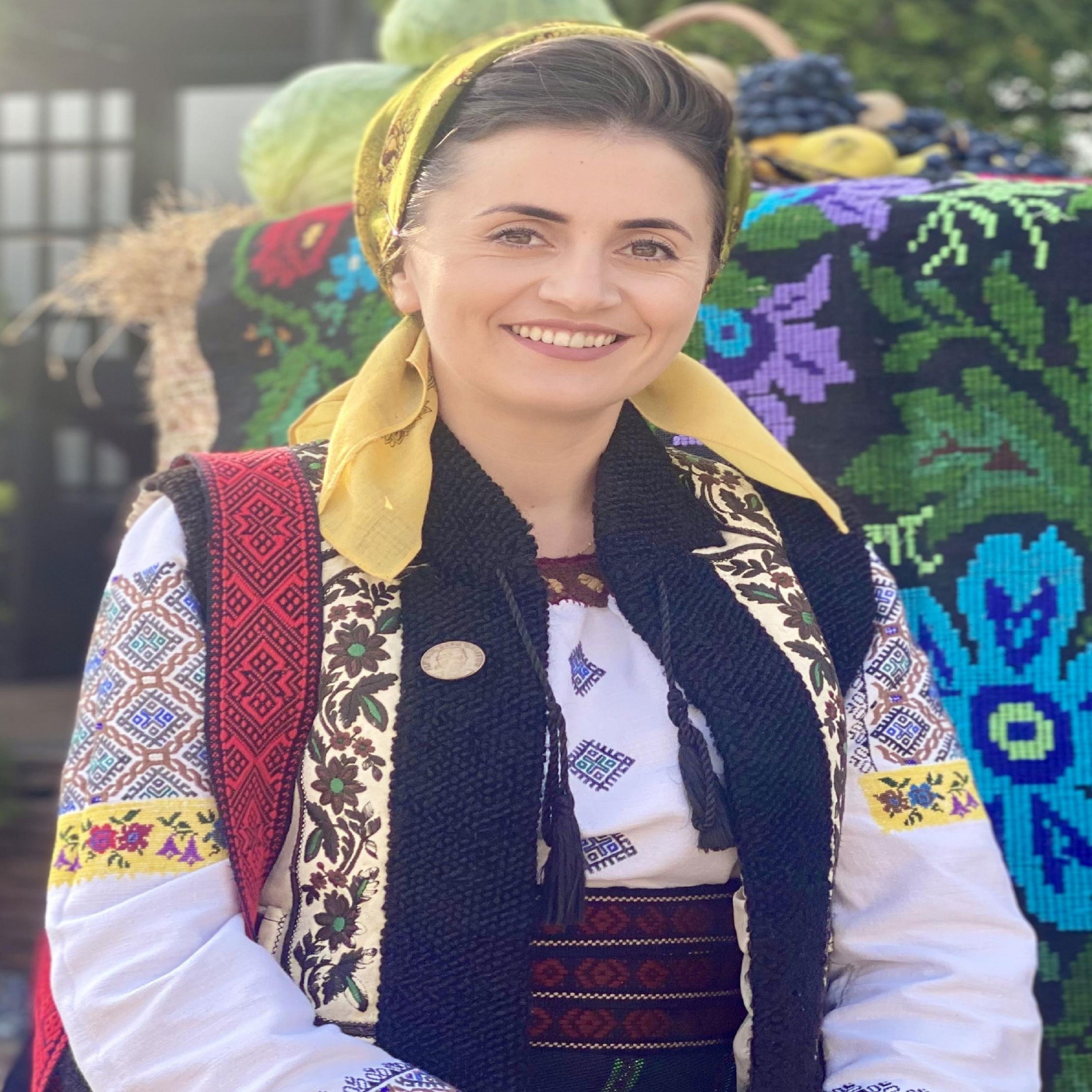 Acum la Bucovina FM: LILIANA URSACHI FT. FLORI VICOVENE - La Cules De Sanziene