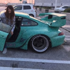 Girl On the Hood - Single