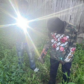 Riding in Them Toys (feat. GramsMCM) Lil e