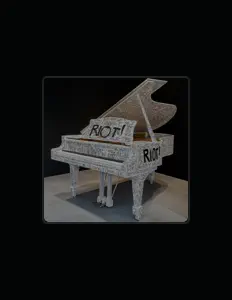 收听 It's Not A Phase、观看音乐视频、阅读小传、查看巡演日期等 ！