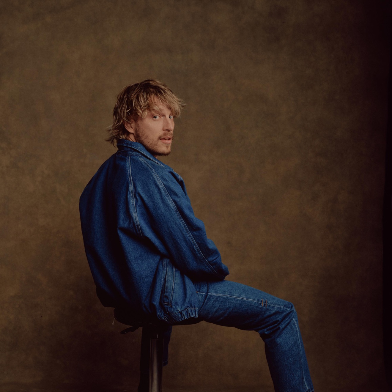 Seb Szabo – Crumbs From Your Table – Single (2025) [iTunes Match M4A]