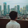 Jangan Jatuh Cinta Di Jakarta