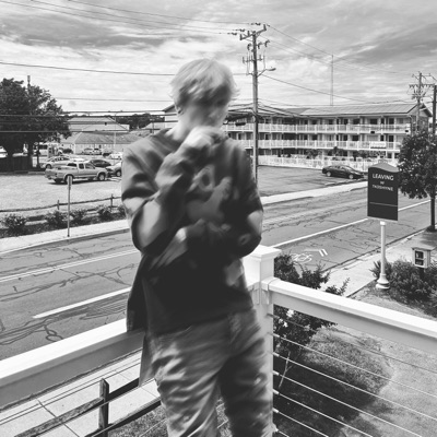 LEAVING (feat. tkoshyne) - Single