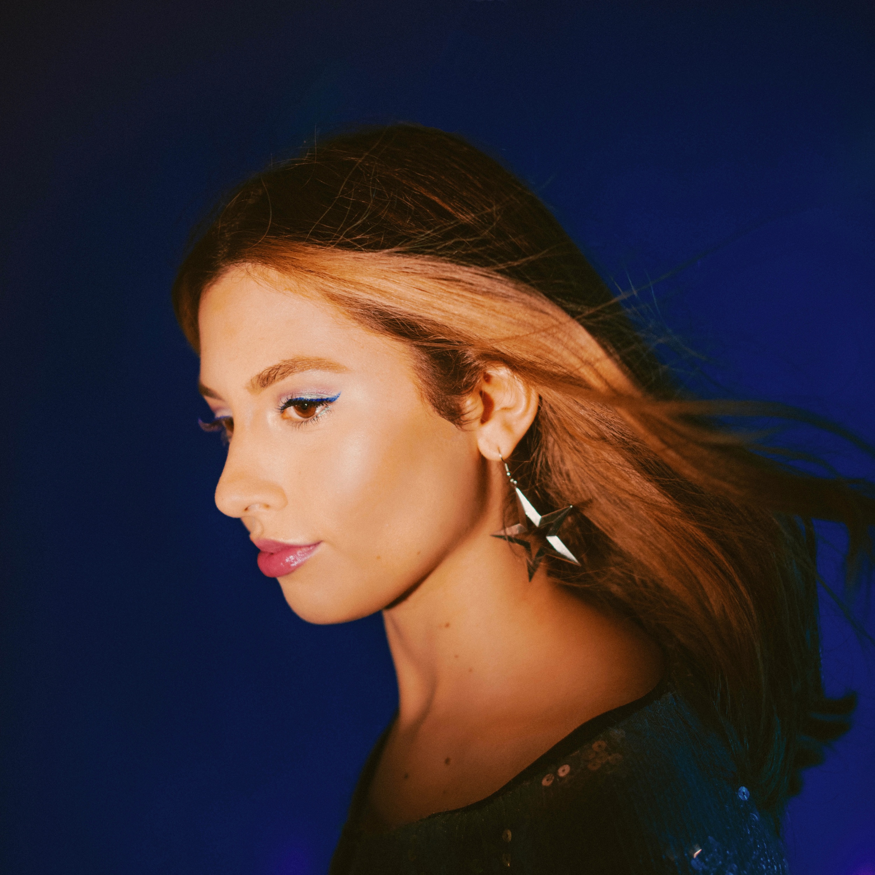 Introvert in the Club - Single