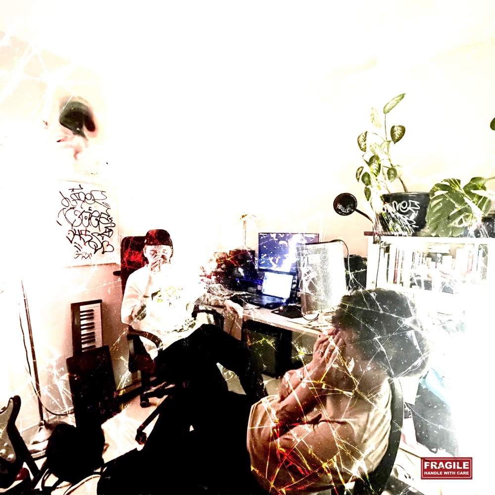 Обложка альбома «Fragile (feat. ccured) - Single» — Pjeesh