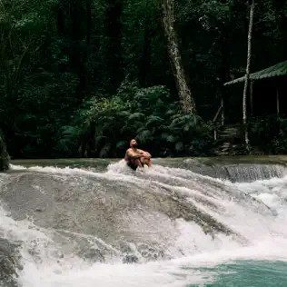 Eladio Carrión – Buenos Días – Single (2026)