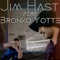 sobre la pista (feat. Bronko Yotte) - Jim Hast lyrics