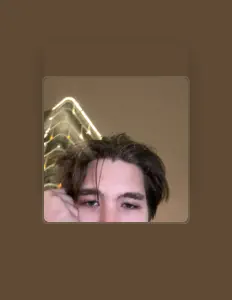 Hör dir lavrR an, schau dir Musikvideos an, lies die Biografie, finde Tourdaten und mehr!